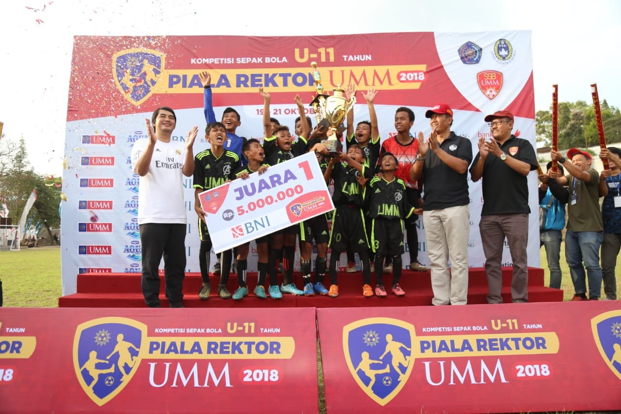 Menjuarai Sepak Bola Nasional